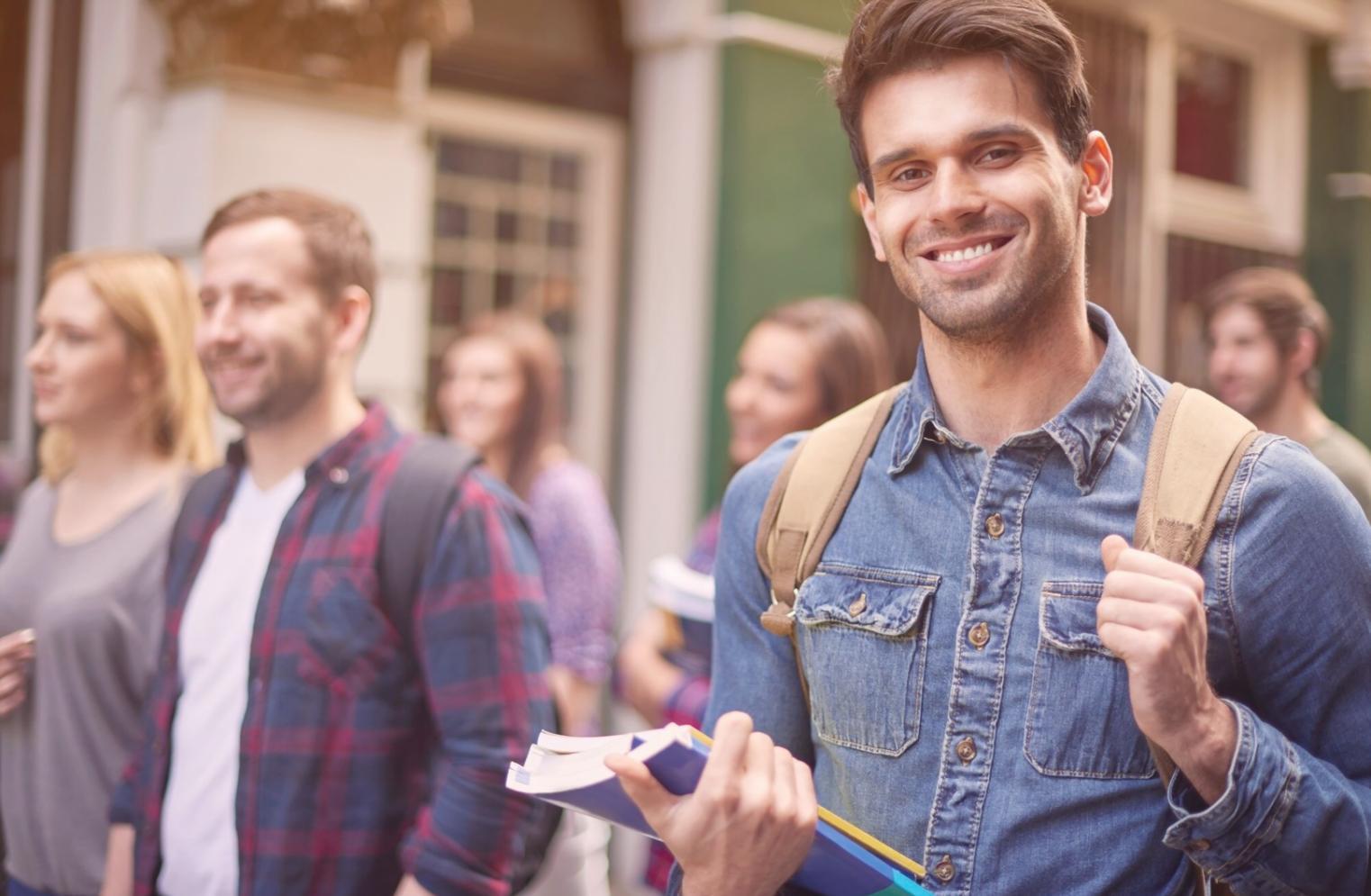 Documentos financieros organizados para auditoría